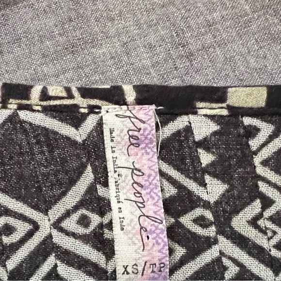 FREE PEOPLE black and beige pattern, boho style smock top, S - Picture 11 of 11